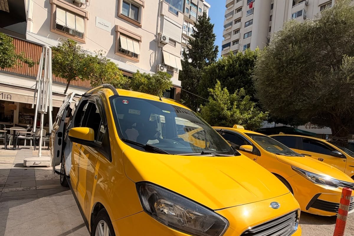 Sun Taksi Ford Courier